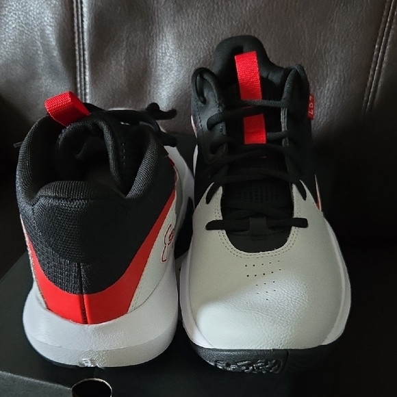 Under Armour White and Black Sneakers with Red Accents - Picture 4 of 7